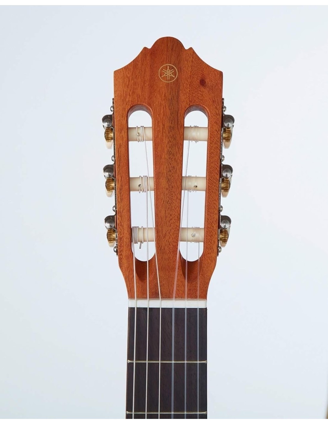 Pacco Convenienza: Chitarra Classica Yamaha C40MII - Borsa - Plettro - Poggiapiedi - Leggio - Corde di ricambio-paradisesound.it