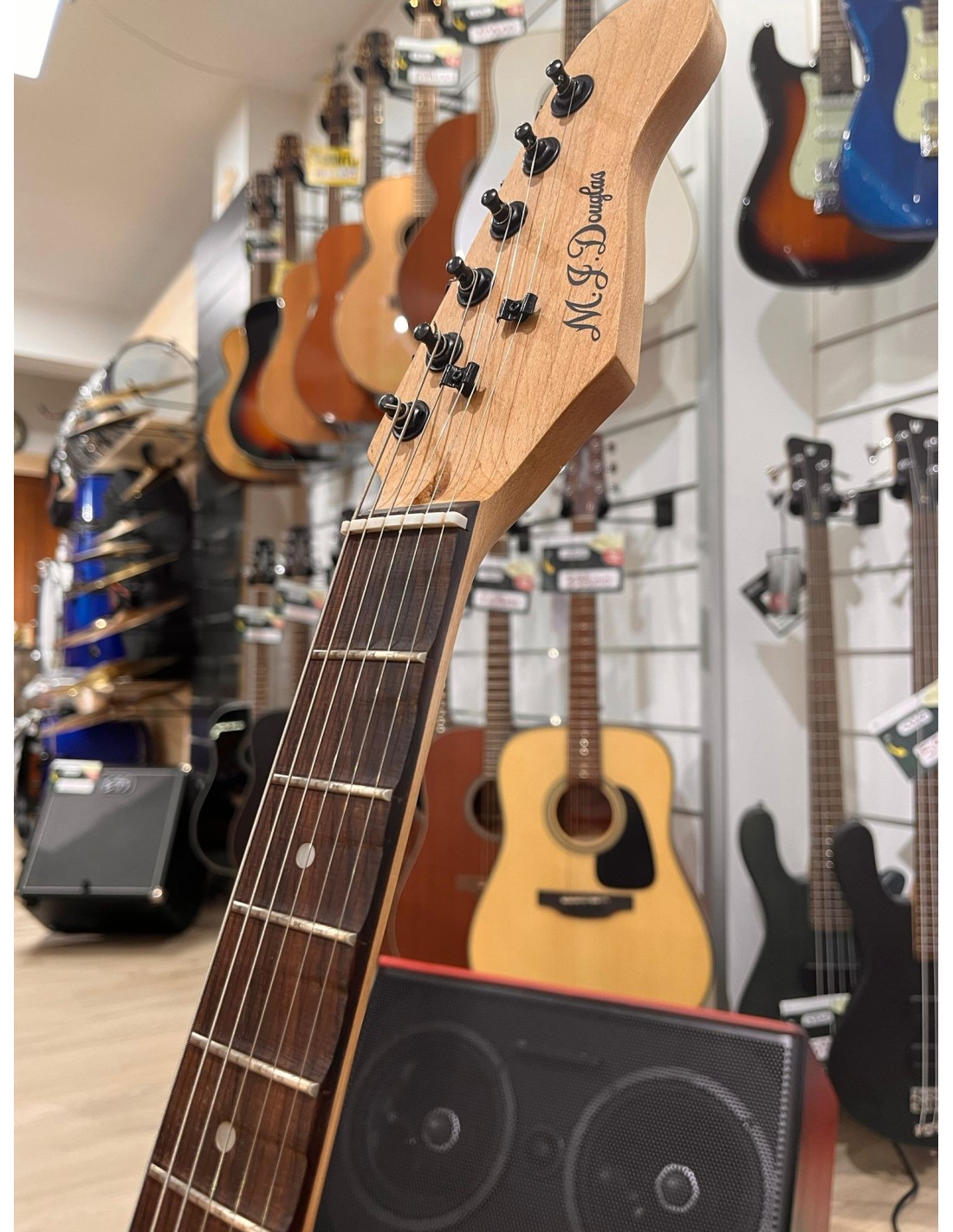 Chitarra Elettrica M.J. Douglas Con Tastiera Scalloped e Pickup Seymour Duncan/Di Marzio Natural (Usato Garantito)-paradiseso...